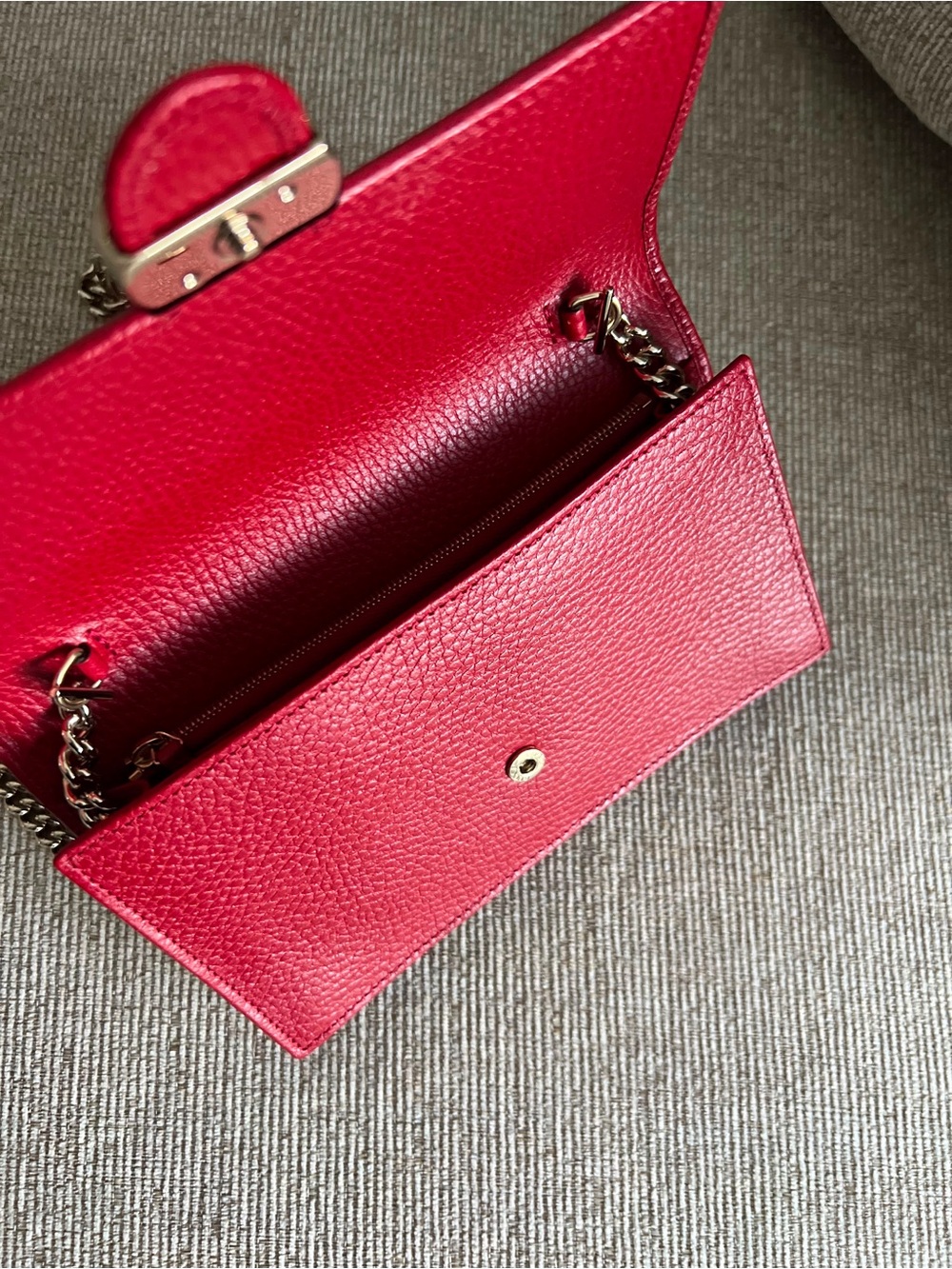 Gucci Red Pebbled Leather Chain Crossbody Wallet - Picture 3 of 10